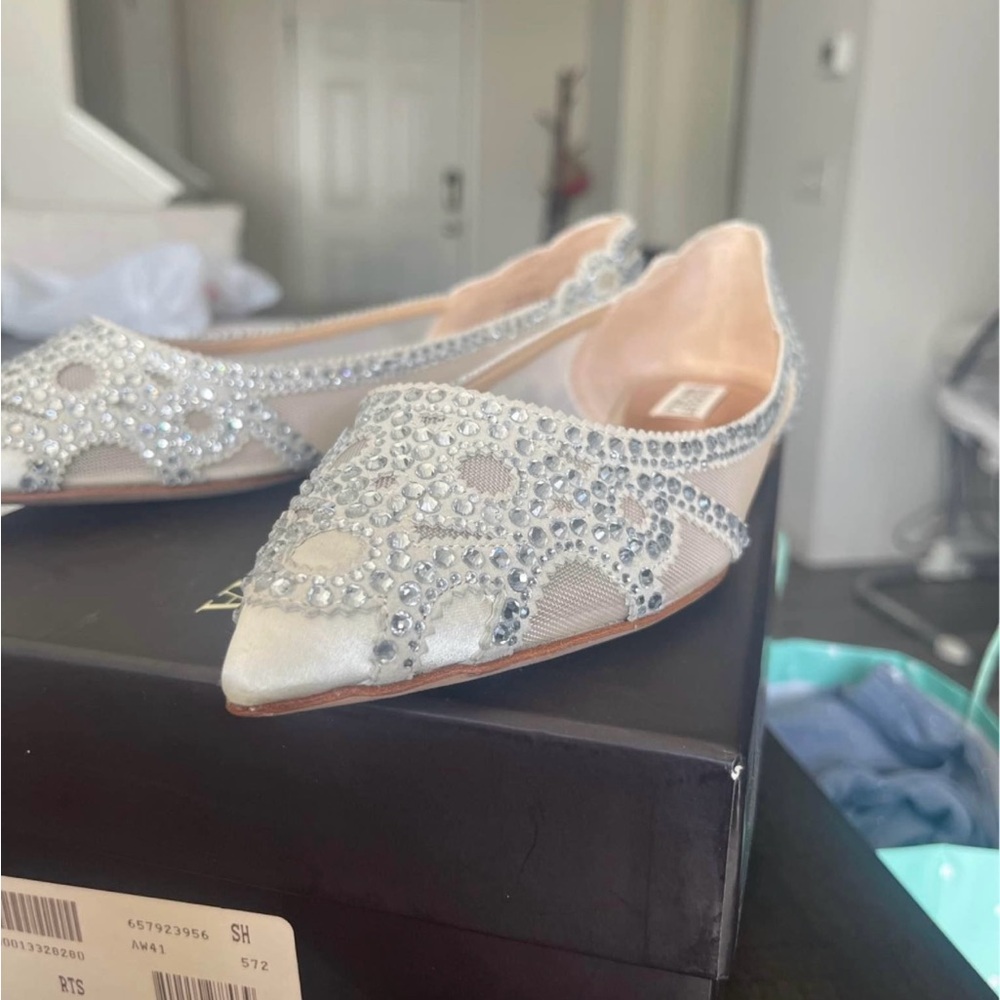 Badgley Mischka Silver Flats with Glittery Finish - Picture 2 of 4